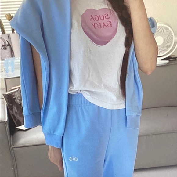 ALO Yoga Light Blue Sweatshirt - Picture 3 of 8